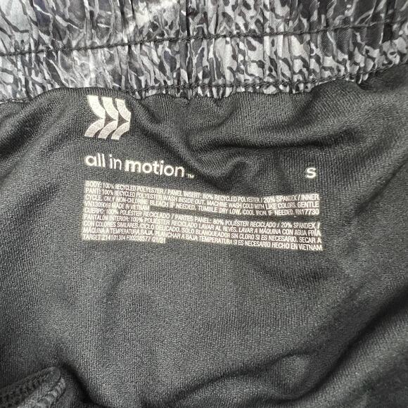 All in Motion Shibori Mid-Rise Charcoal Gray Run Shorts - Size Small - NWT - Picture 4 of 9